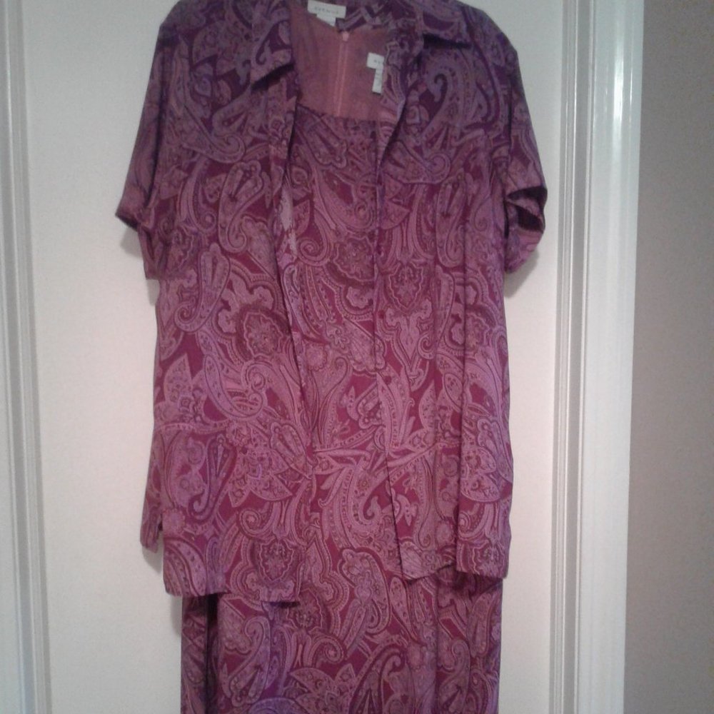 Sleeveless dress with matching blouse